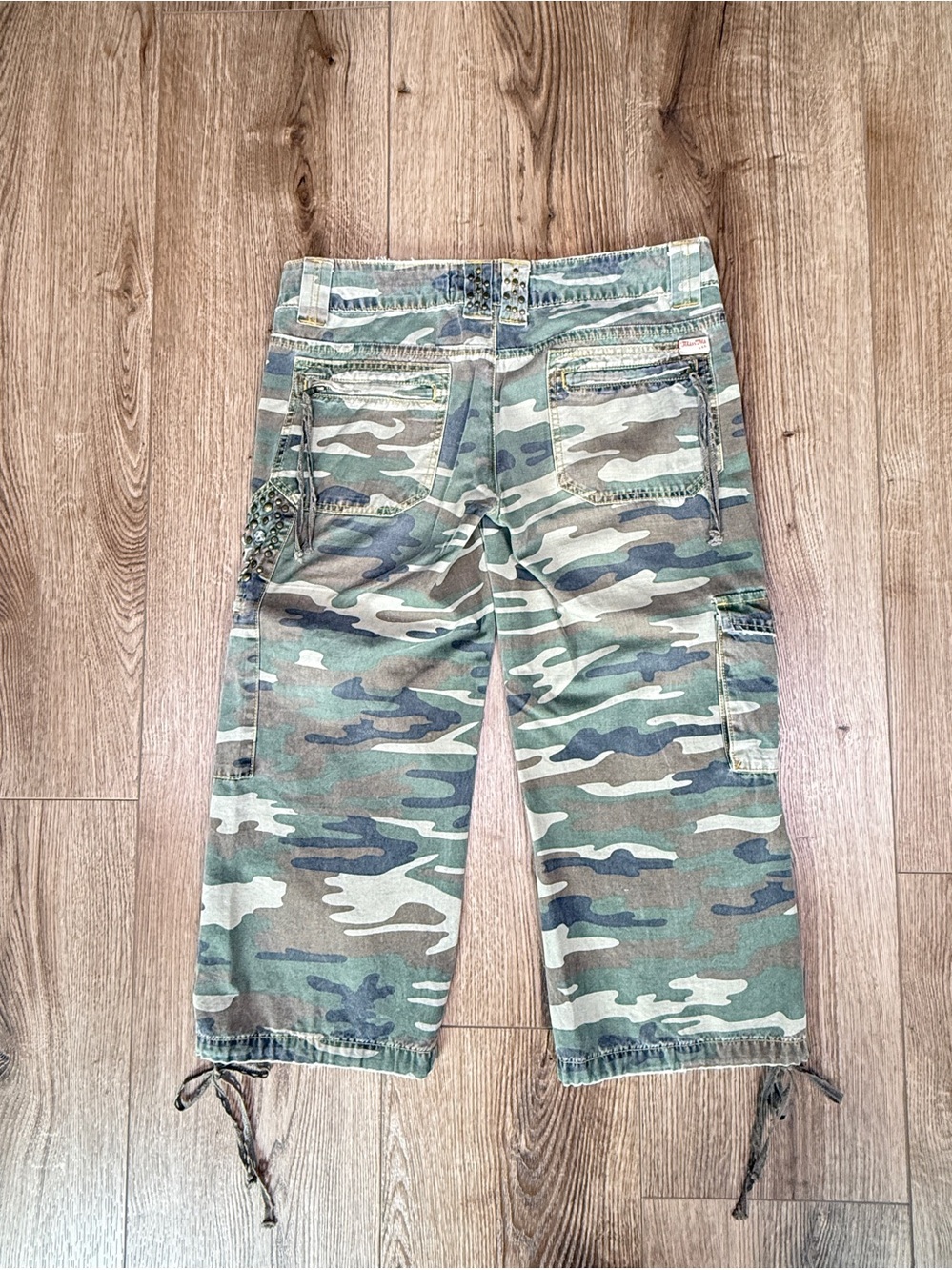 Miss Me Embellished Camo Cargo Capri Pants Rhinestone Studded Size Medium - Picture 2 of 11